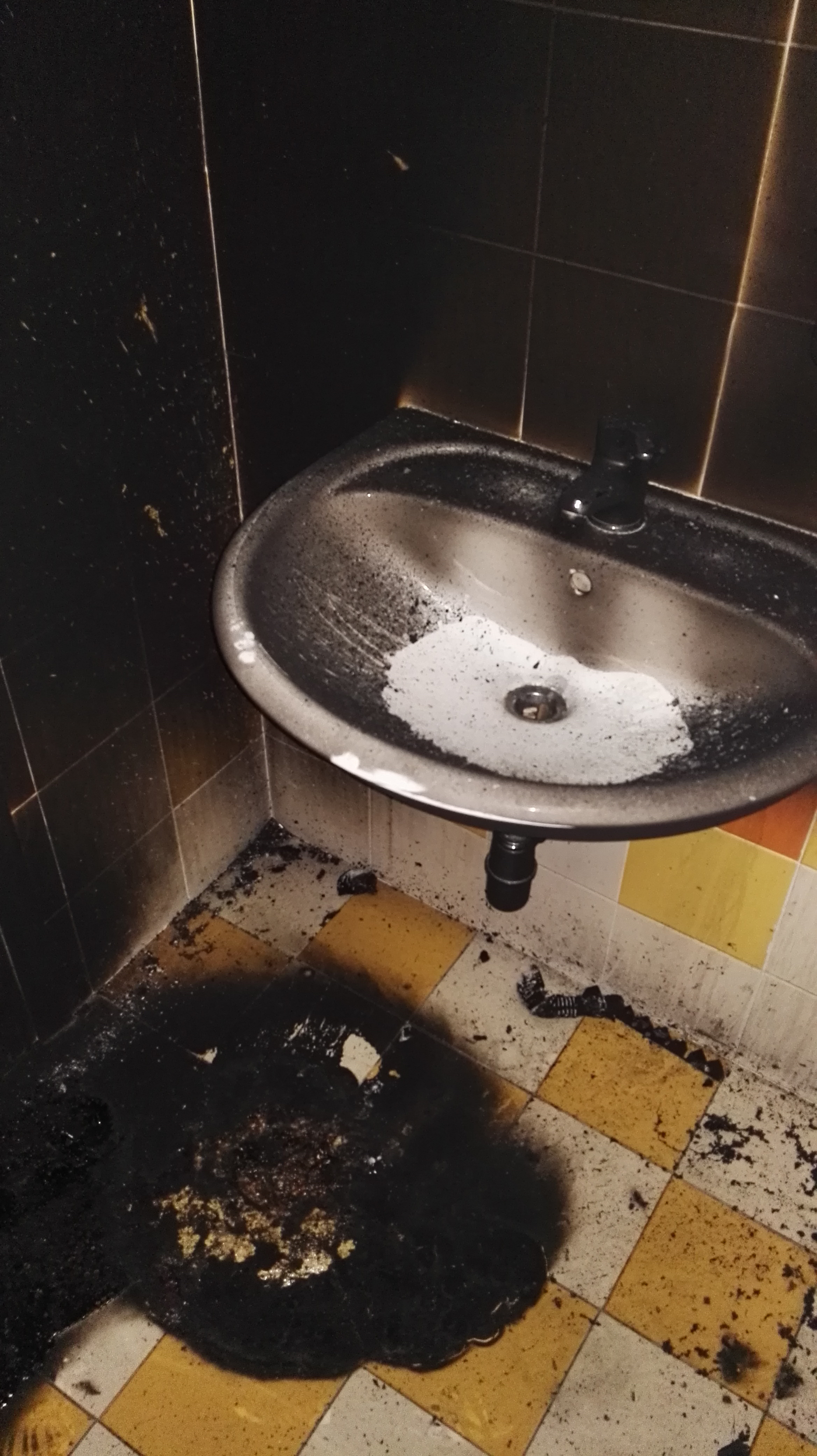 A FUOCO UN BAGNO NEL SETTORE 2