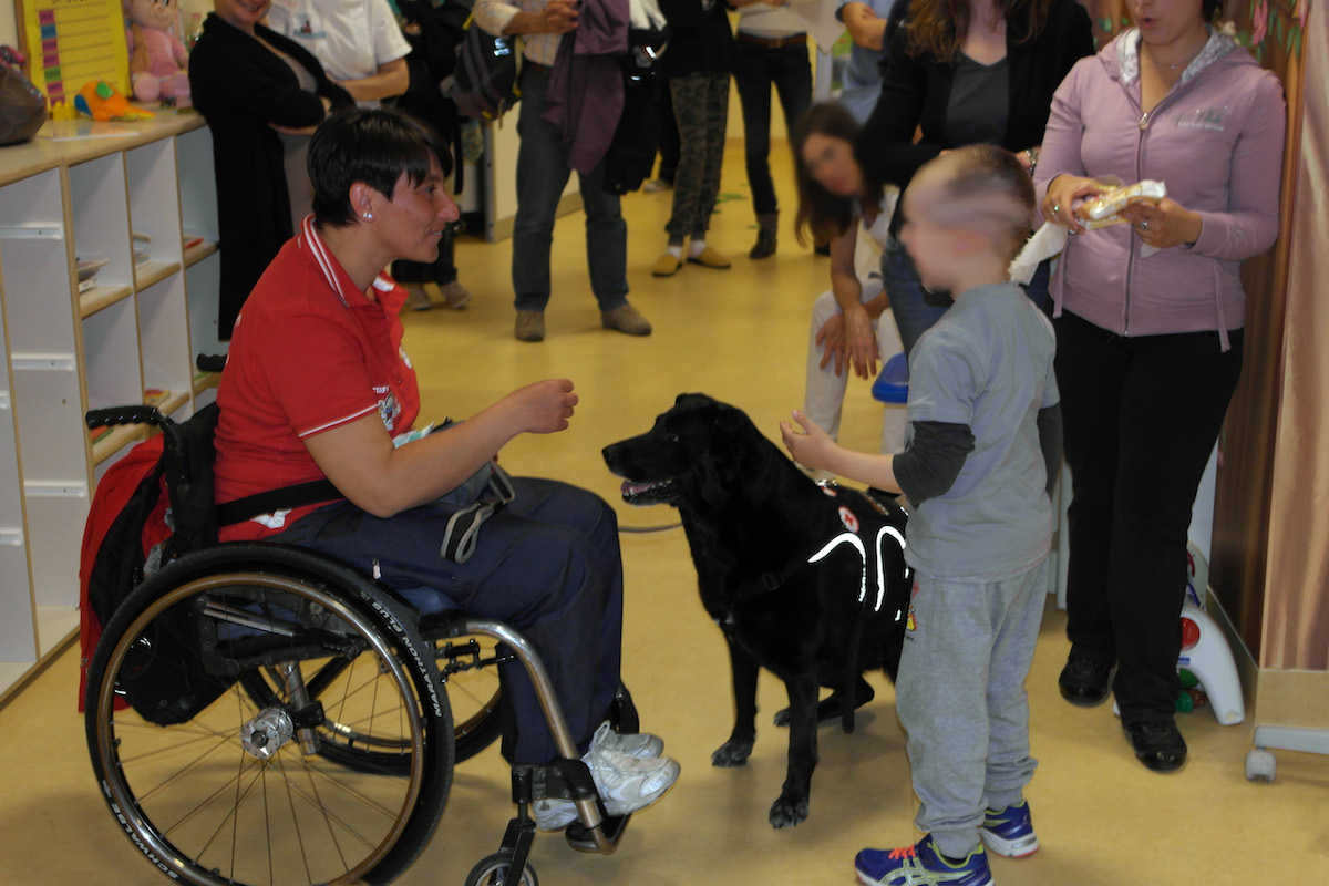 CHIARAMILLA E ROTARACT 2072 ASSIEME PER UN POMERIGGIO ALL’INSEGNA DELLA PET THERAPY