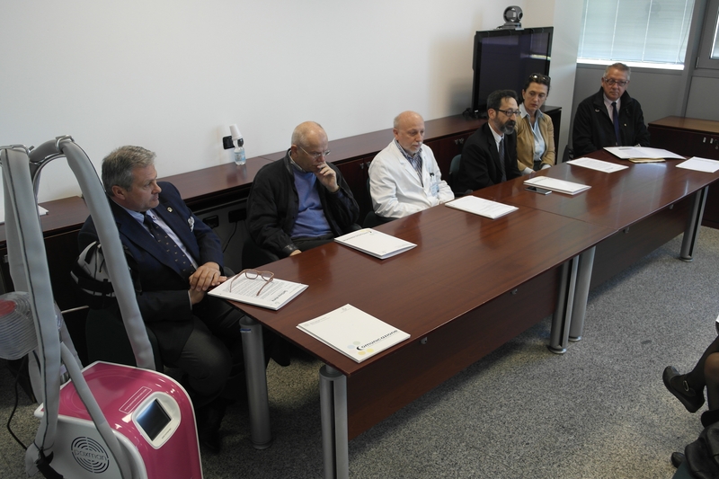 Conferenza stampa sulla donazione della cuffia refrigerante