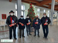 I MAESTRI ARTIGIANI REGALANO LE CALZE DELLA BEFANA AI BAMBINI RICOVERATI A CONA