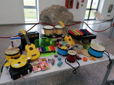 Consegna strumenti musicali Lions Club Ferrara Ducale (1).jpg