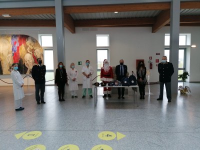 Consegna regali Polizia di Stato reparti pediatrici (4)_.jpg
