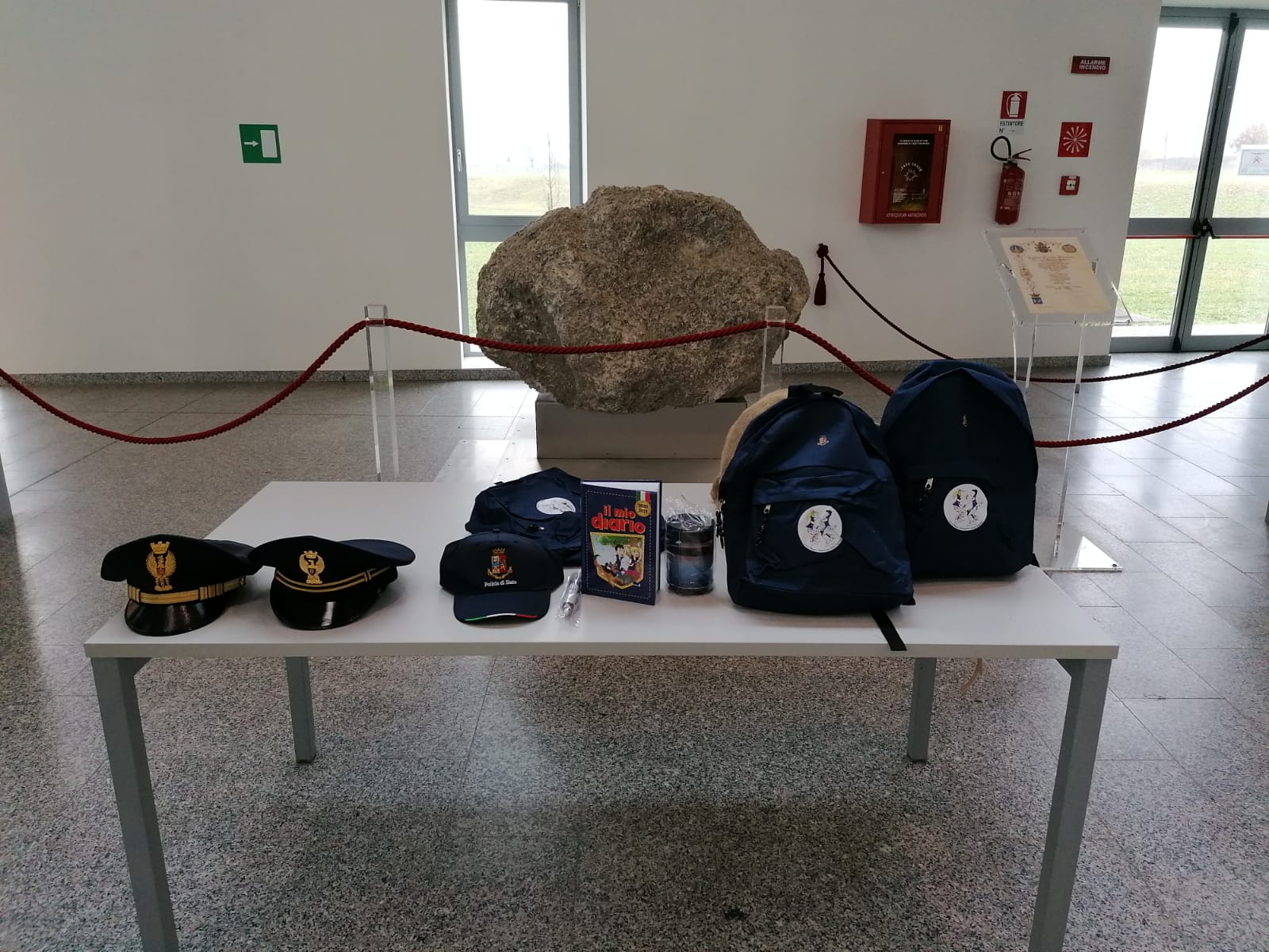 Consegna regali Polizia di Stato reparti pediatrici (9)_.jpg