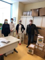LIONS E LEO CLUB DONANO MATERIALI DI PROTEZIONE PER I SANITARI