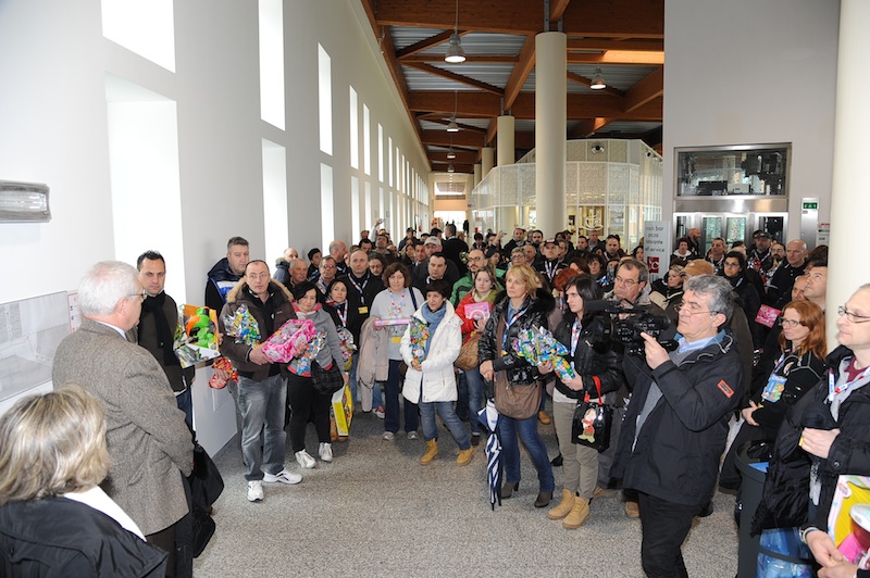 Moto club Pinguino e Associazione Giulia  donano un sorriso a piccoli ed anziani donate uova di cioccolato alla Clinica Pediatrica e alla Geriatria