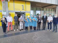 PEONIE IN DONO AGLI OPERATORI SANITARI DEL S. ANNA DAL SINDACO DI FISCAGLIA E DA CONFAGRICOLTURA