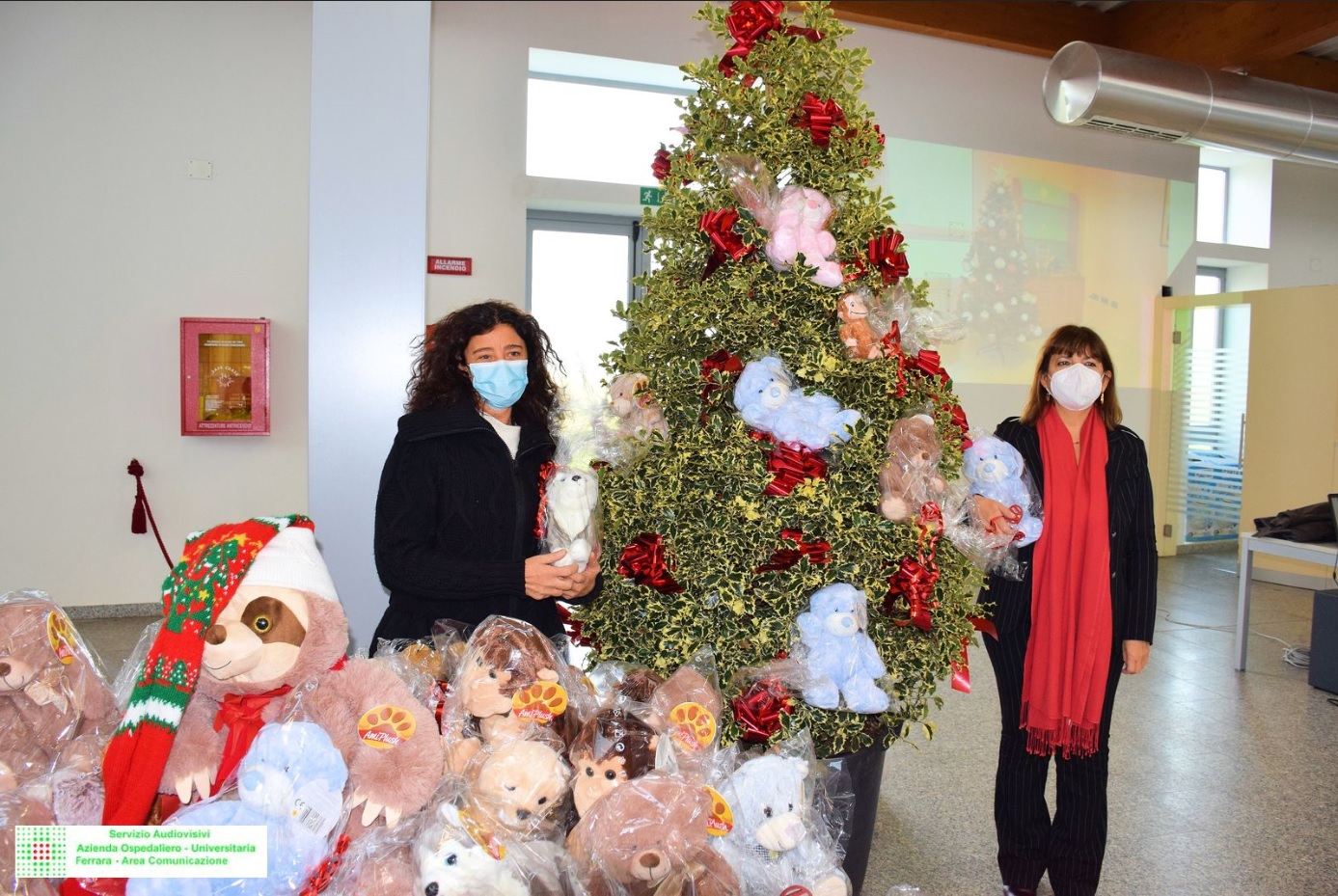 UN CARICO DI PELUCHE PER I BIMBI DELLE PEDIATRIE