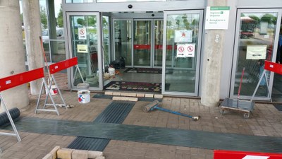 01-06-2016 - terzo intervento - percorsi tattilo plantari - ingresso 1 (3).jpg