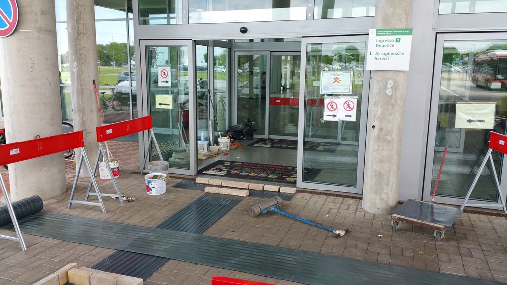 01-06-2016 - terzo intervento - percorsi tattilo plantari - ingresso 1 (4).jpg