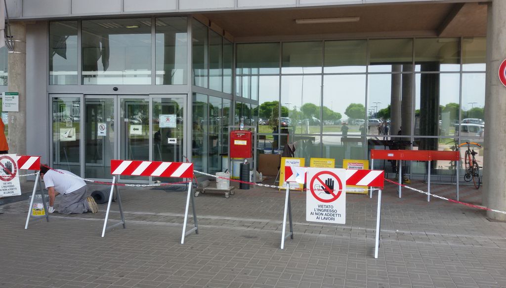 26-05-2016 - terzo intervento - percorsi tattilo plantari ingresso 1 (1).jpg