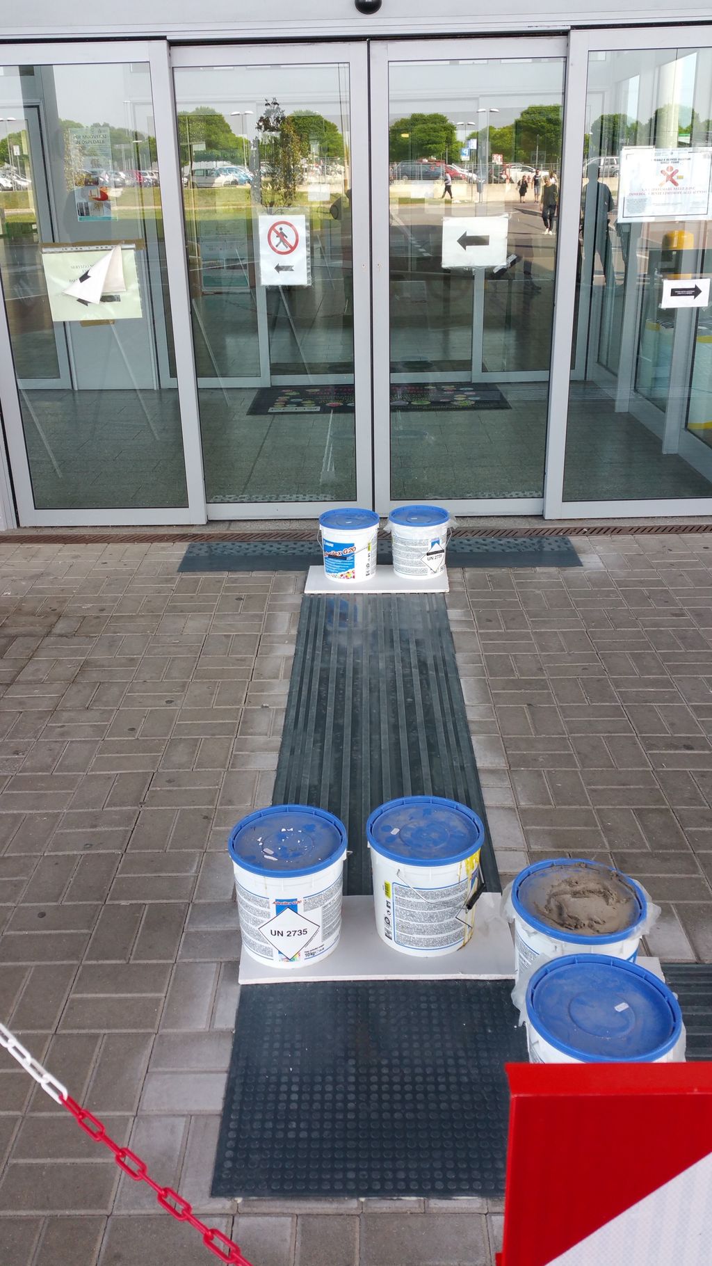 27-05-2016 - terzo intervento - percorsi tattilo plantari - ingresso 1 (1).jpg