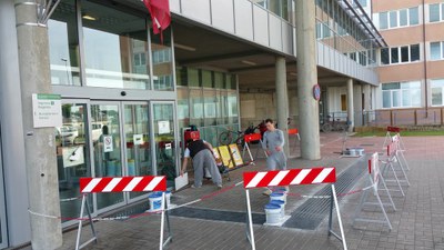 27-05-2016 - terzo intervento - percorsi tattilo plantari - ingresso 1 (2).jpg