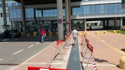 27-05-2016 - terzo intervento - percorsi tattilo plantari - ingresso 1 (5).jpg