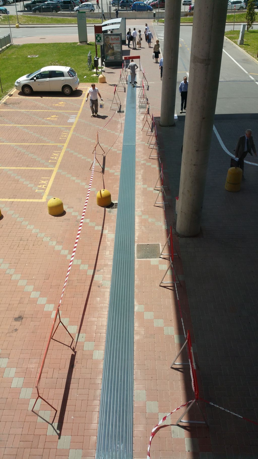 27-05-2016 - terzo intervento - percorsi tattilo plantari - ingresso 1 (7).jpg