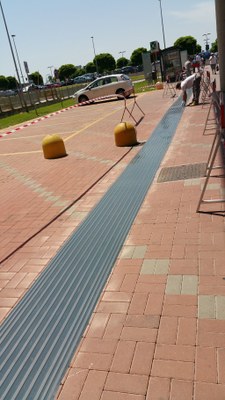 27-05-2016 - terzo intervento - percorsi tattilo plantari - ingresso 1 (8).jpg