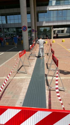 27-05-2016 - terzo intervento - percorsi tattilo plantari - ingresso 1 (9).jpg