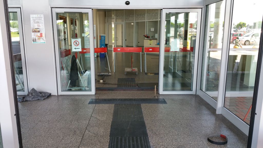 30-05-2016 - terzo intervento - percorsi tattilo plantari - ingresso 1  (12).jpg