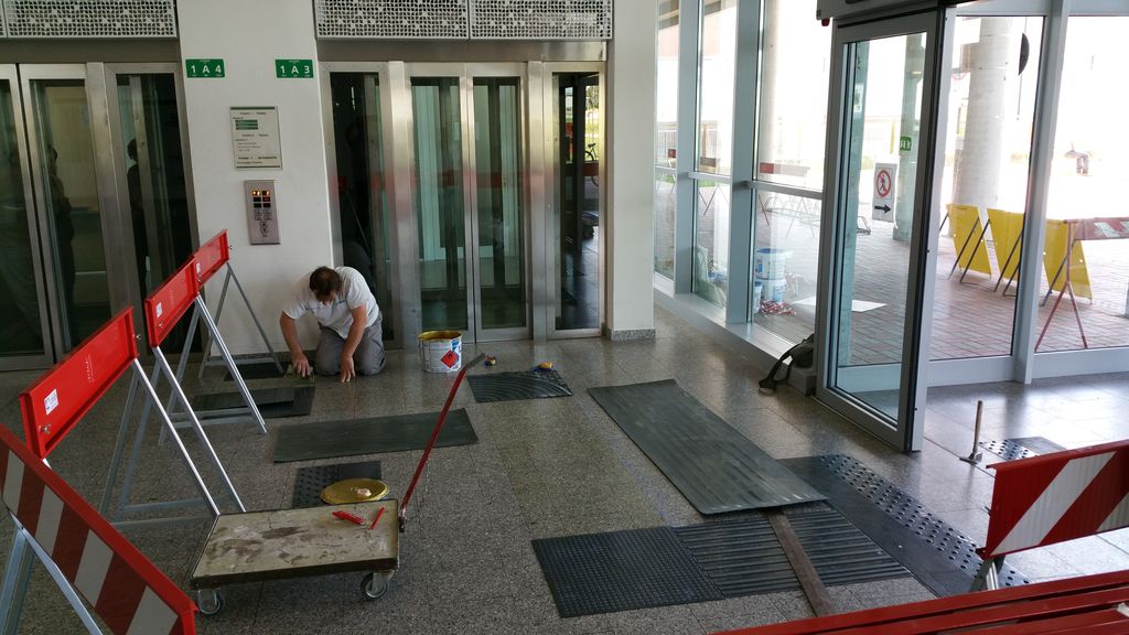 30-05-2016 - terzo intervento - percorsi tattilo plantari - ingresso 1  (5).jpg