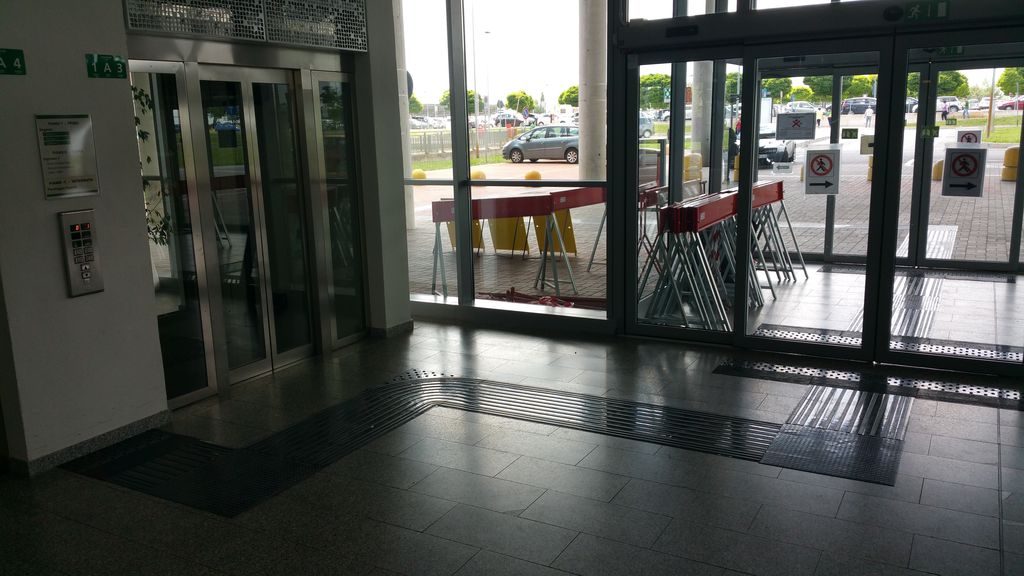 30-05-2016 - terzo intervento - percorsi tattilo plantari - ingresso 1  (7).jpg