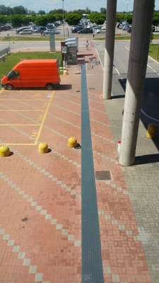 31-05-2016 - terzo intervento - percorsi tattilo plantari - ingresso 1 (3).jpg