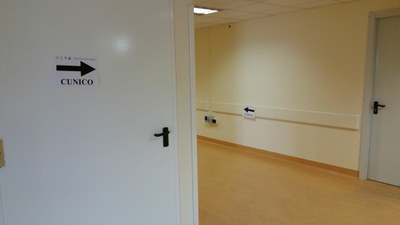 13-06-2016 - sesto intervento - Chiusura Ingresso 2 per pavimentazione colorata e colorazione pareti snodo F + snodo E Piano Terra (come raggiungere CUP, BAR, Ambulatori e CUNICO-Centro Prelievi).jpg