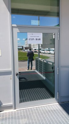 13-06-2016 - sesto intervento - Chiusura Ingresso 2 per pavimentazione colorata e colorazione pareti snodo F + snodo E Piano Terra (come raggiungere CUP, BAR, Ambulatori e CUNICO-Centro Prelievi).jpg