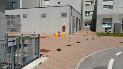 13-06-2016 - sesto intervento - Chiusura Ingresso 2 per pavimentazione colorata e colorazione pareti snodo F + snodo E Piano Terra (come raggiungere CUP, BAR, Ambulatori e CUNICO-Centro Prelievi).jpg