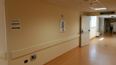 13-06-2016 - sesto intervento - Chiusura Ingresso 2 per pavimentazione colorata e colorazione pareti snodo F + snodo E Piano Terra (come raggiungere CUP, BAR, Ambulatori e CUNICO-Centro Prelievi).jpg