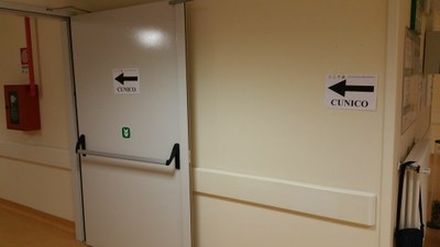 13-06-2016 - sesto intervento - Chiusura Ingresso 2 per pavimentazione colorata e colorazione pareti snodo F + snodo E Piano Terra (come raggiungere CUP, BAR, Ambulatori e CUNICO-Centro Prelievi).jpg