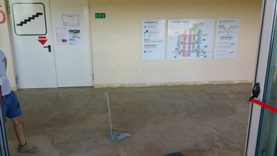 13-06-2016 - sesto intervento - Chiusura Ingresso 2 per pavimentazione colorata e colorazione pareti snodo F (come raggiungere CUP - BAR - Ambulatori e CUNICO - Centro Prelievi) (25).jpg