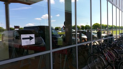 13-06-2016 - sesto intervento - Chiusura Ingresso 2 per pavimentazione colorata e colorazione pareti snodo F + snodo E Piano Terra (come raggiungere CUP, BAR, Ambulatori e CUNICO-Centro Prelievi).jpg