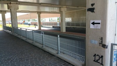 13-06-2016 - sesto intervento - Chiusura Ingresso 2 per pavimentazione colorata e colorazione pareti snodo F + snodo E Piano Terra (come raggiungere CUP, BAR, Ambulatori e CUNICO-Centro Prelievi).jpg