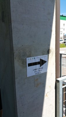 13-06-2016 - sesto intervento - Chiusura Ingresso 2 per pavimentazione colorata e colorazione pareti snodo F + snodo E Piano Terra (come raggiungere CUP, BAR, Ambulatori e CUNICO-Centro Prelievi).jpg