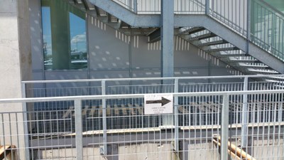 13-06-2016 - sesto intervento - Chiusura Ingresso 2 per pavimentazione colorata e colorazione pareti snodo F + snodo E Piano Terra (come raggiungere CUP, BAR, Ambulatori e CUNICO-Centro Prelievi).jpg