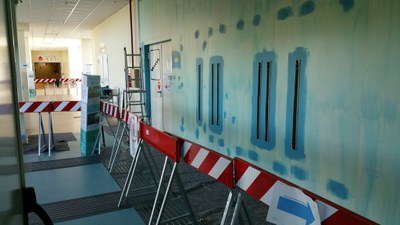 17-06-2016 - sesto intervento - Chiusura Ingresso 2 per pavimentazione colorata e colorazione pareti snodo F (come raggiungere CUP - BAR - Ambulatori e CUNICO - Centro Prelievi) (2).jpg