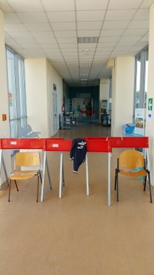 17-06-2016 - sesto intervento - Chiusura Ingresso 2 per pavimentazione colorata e colorazione pareti snodo F (come raggiungere CUP - BAR - Ambulatori e CUNICO - Centro Prelievi) (7).jpg