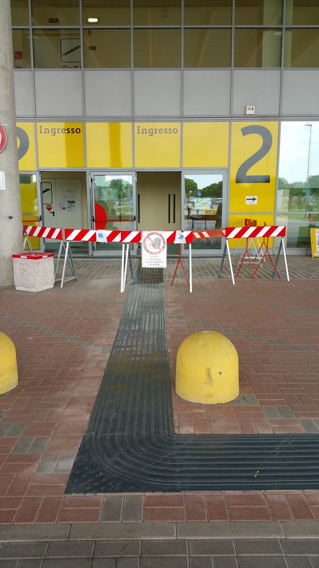 16-06-2016 - settimo intervento - Percorsi Tattilo Plantari - Ingresso 2 (1).jpg