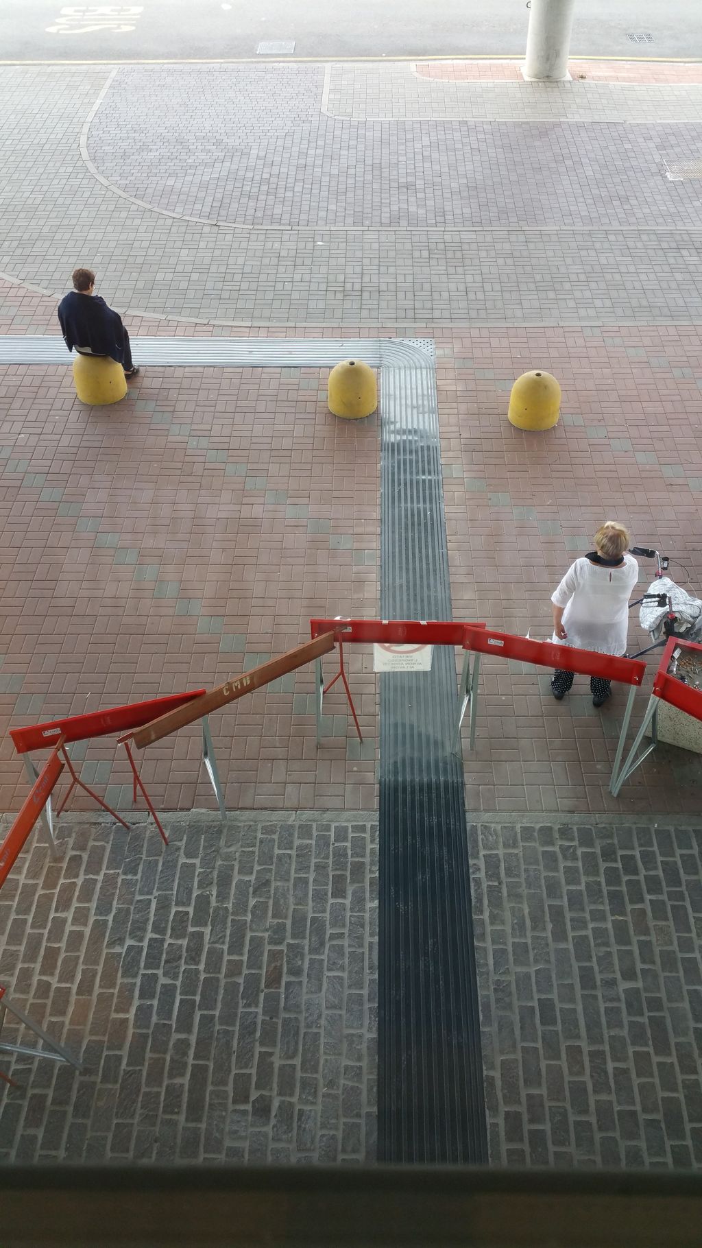 16-06-2016 - settimo intervento - Percorsi Tattilo Plantari - Ingresso 2 (2).jpg