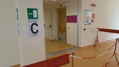 10-05-2016 - primo intervento - pavimentazione colorata interna - primo piano settore 1 - snodo C (7).jpg