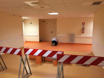 16-05-2016 - primo intervento - pavimentazione colorata interna - primo piano settore 1 - snodo B (2).jpg