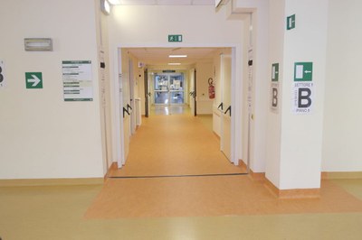 20-05-2016 - primo intervento - pavimentazione colorata interna - primo piano settore 1 - snodo B (3).JPG