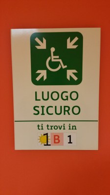 09-06-2016 - intervento di installazione nuova segnaletica (9).jpg