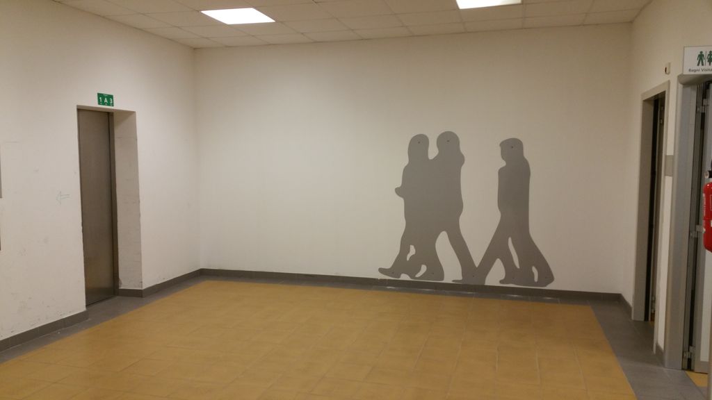 13-05-2016 - intervento installazione sagome in rilievo e insegna luminosa - parcheggio coperto P7 (1).jpg