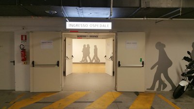 13-05-2016 - intervento installazione sagome in rilievo e insegna luminosa - parcheggio coperto P7 (4).jpg