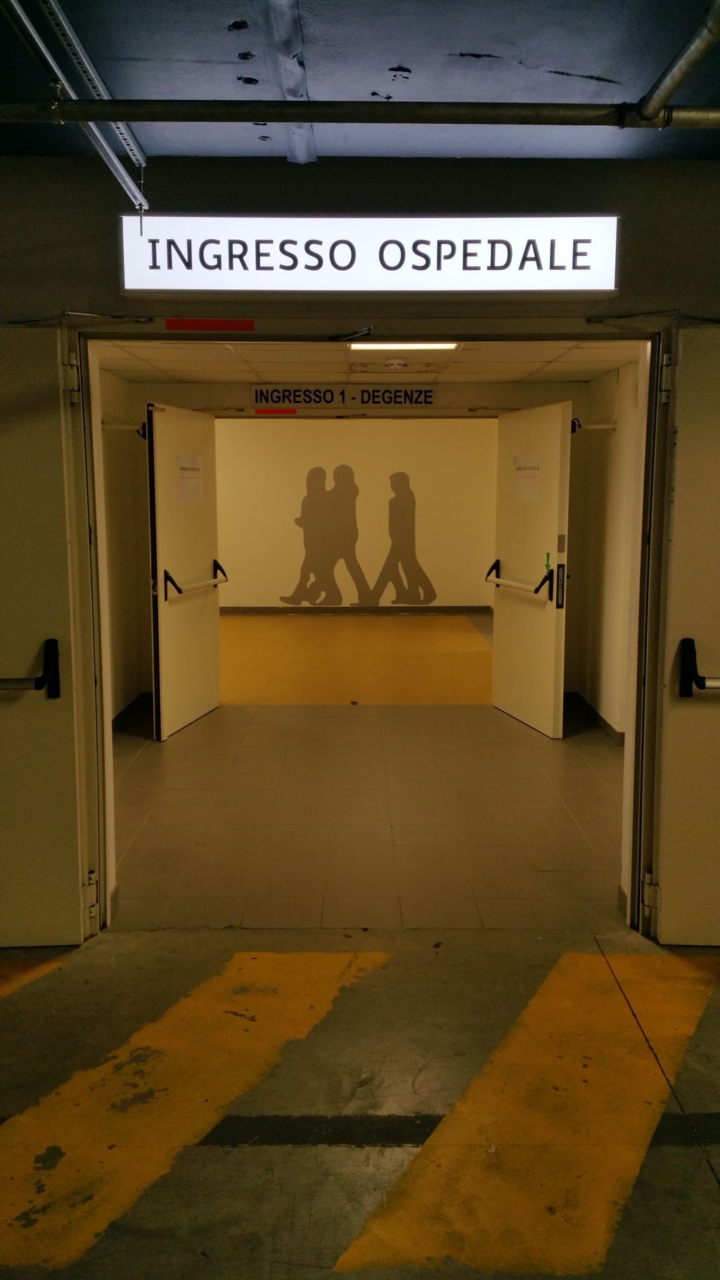 13-05-2016 - intervento installazione sagome in rilievo e insegna luminosa - parcheggio coperto P7 (6).jpg