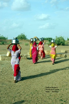 Portatrici d'acqua - India Jaiasalmer