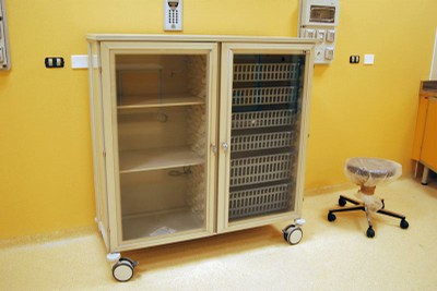 Casettiere attrezzata di ambulatorio